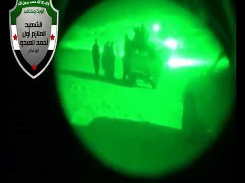 عناصر كتائب شهداء مهين يتجهزون للتوجه لنصب كمين على طريق حمص الفوسفات