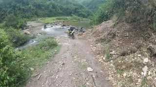 preview picture of video 'Funny Off-road Vietnam: River crossing of Quick-i-Nick - My Lung to Chan Thinh'
