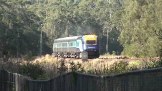 preview picture of video 'XPT Southbound at Bonville Crk Westside'