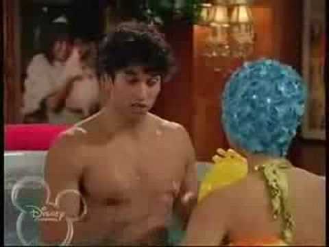 the suite life of zach and cody: london learns how to swim