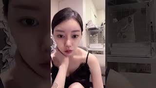 ライブ配信　美人さんのキャミ姿胸チラ