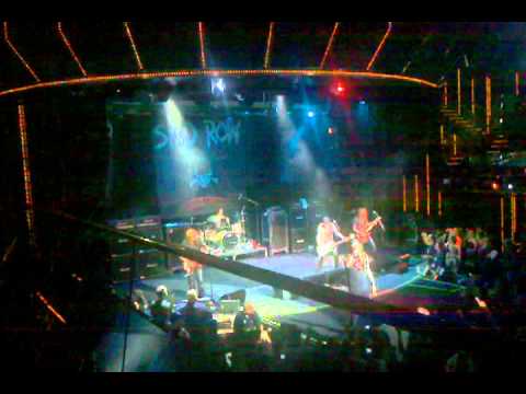 Skid Row live on the Kiss Kruise Big Guns.