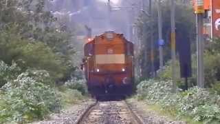preview picture of video '12592 Yesvantpur - Gorakhpur Superfast being Shunted with a PUNE WDM3A'