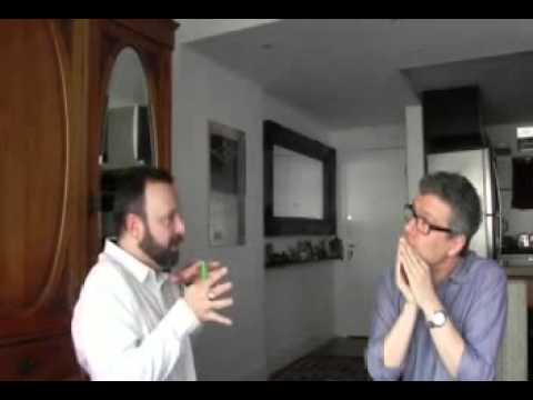 AUM entrevista o ator e diretor Marco Antônio Pâmio.