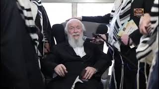 📖וזכנו לגדל: מעמד נורא הוד של אמירת תפילת השל"ה בבית מרן פוה"ד הגר"י זילברשטיין ע"י אברכי כולל נץ
