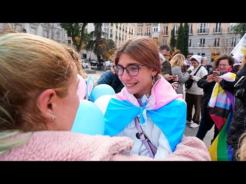 Jong en trans: hoe verschilt toegang tot genderzorg voor minderjarigen in de EU?