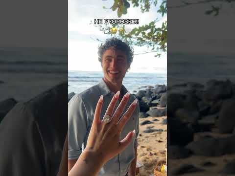 WE’RE ENGAGED!🥹💍