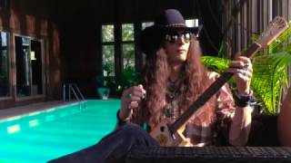 3 Strings by the Pool