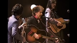 This Oldish Man Plays Young&#39;s &quot;Old Man&quot; -- Dylan covers a Neil Young Classic after kibitzing a bit.