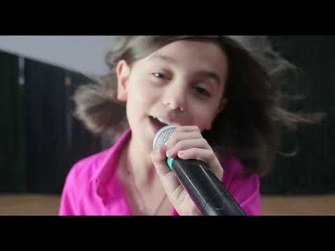 Миша поёт песню "Карабах" на 2 языках