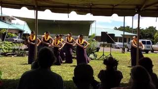 Keali'i Reichel sings and his Halau dances