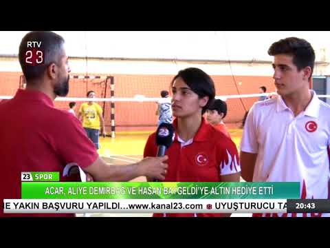 Acar, Aliye Demirbağ ve Hasan Baygeldi'ye Altın Hediye Etti