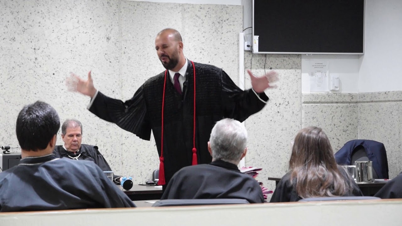 Tribunal do Júri. Acusação contra a Hipocrisia e Desumanidade