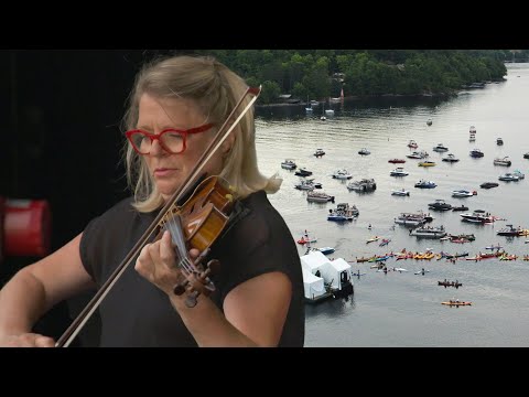 Angèle Dubeau presents Experience by Ludovico Einaudi | Les Dames du Lac: a concert staged on water