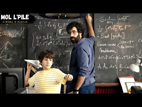 ولد يكتشف عن طريق الصدفة بوابة زمنية تنقله إلى المستقبل😱 ليجد كل شيء تغير، ويكتشف أسرار غريبة😰||🎦