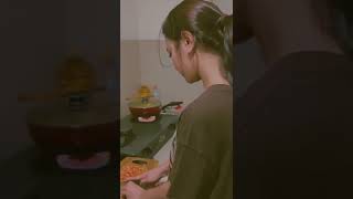 Download lagu story WA halu pacar masak video mentahan #shorts mp3