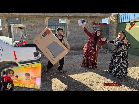 محبت،جشن:Second Lady's anger over operator's support for buying TV for First Lady: Angry husband