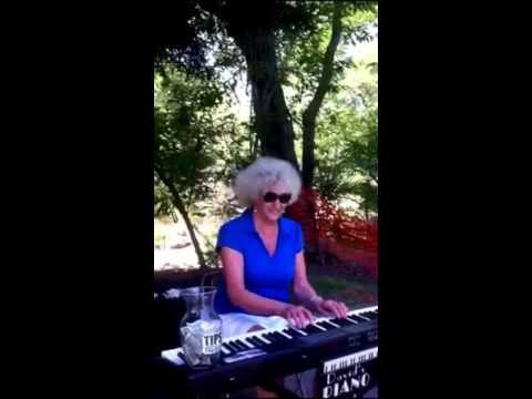 82 years old grandma Maxine Miller plays piano in Calistoga at farmers market