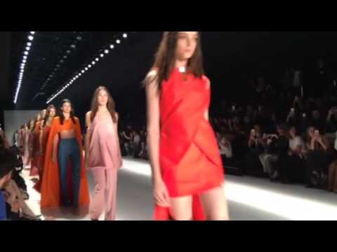 Fila final Wagner Kallieno Verão 2016 SPFW