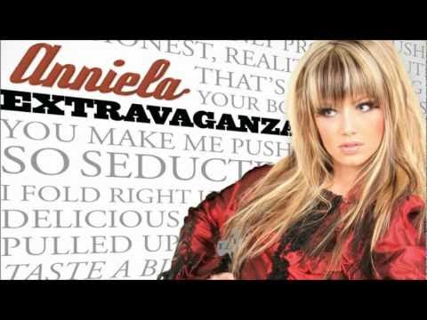 Anniela - 02 Strip-teaser - Extravaganza