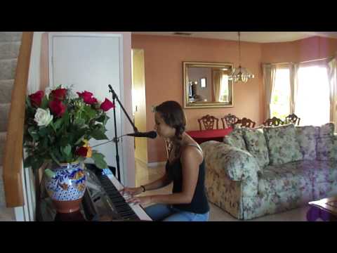 Ruth Garcia playing and singing Halleluja