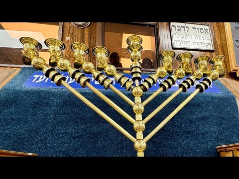 נר ראשון במעמד הרבי שליט"א מלך המשיח 