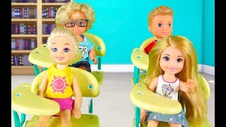 Rodzinka Barbie - Pierwszy dzień w szkole. Bajka dla dzieci po polsku. The sims 4. Odc. 63
