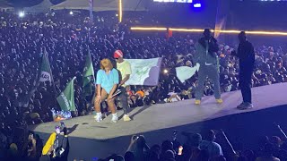 Download lagu Tik Toker Winnie wa Mummy akiguddeko mu Nkuuka Masaavu 2024, Obuvubuka amwesibyeko Ku stage mp3