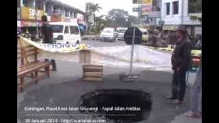 preview picture of video 'Aspal Jalan Amblas Di Pusat Kota Kuningan'