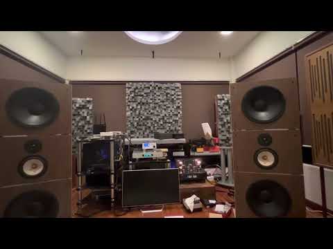 Musetec 005 DAC and Benchmark pre LA4 combo.