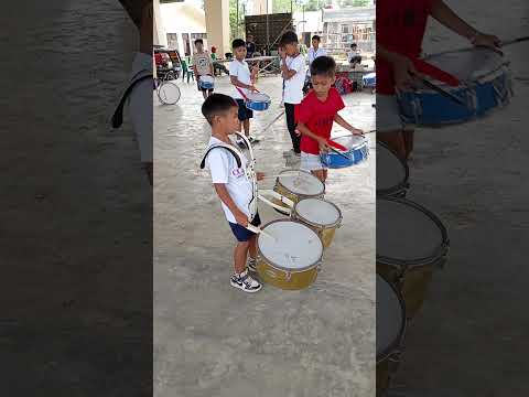 When your instrument is bigger ang heavier than you🤣🤣🤣 #drums #drumsandlyres