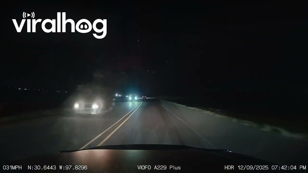Meteor Spotted Flying Through Central Texas Sky || ViralHog