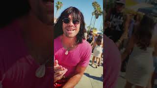 Video zu 'Mr Fantasy' ansehen