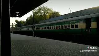 preview picture of video 'Railway Station Pattoki Punjab Pakistan'