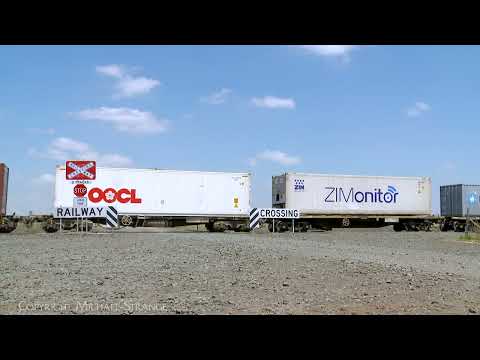 7902V Mildura Container Train With G525 BL26 G519 At Railway Crossing (5/2/2025) - PoathTV Railways