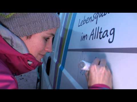 Autogrammstunde auf dem LKW