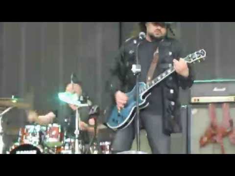 Lucie: Utíkej & Troubit na trumpety by se nám líbilo [!] (Praha 01/07/2016)