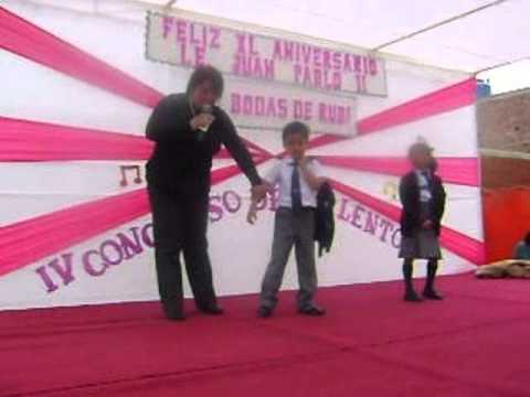 FABIAN MODELANDO PASARELA COLEGIO (NUEVOS UNIFORMES)