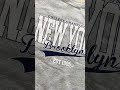 BUZO CREWNECK ESTAMPADO VARSITY NY BROOKLYN