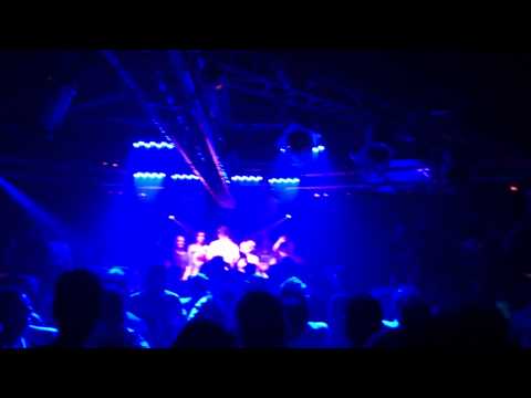 Amazing Shoeless Indoor Closing Set by Olivier Weiter & Miss Melera