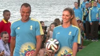 Voluntários da Copa ganham uniforme