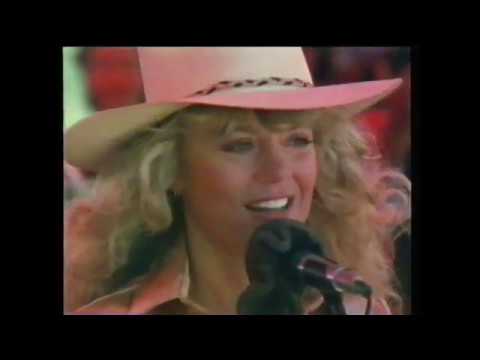 Two sides to every story - Dyan Cannon & Willie Nelson (Honeysuckle Rose)