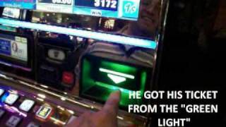 HOW TO USE A  CASH OUT BUTTON ON A SLOT MACHINE