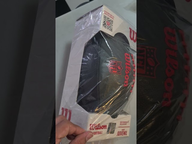 Vídeo relacionado con Wilson NFL Mini Replica Balón de fútbol Americano, Cuero Compuesto, Tamaño Mini, Marrón, WTF1631XBNFL