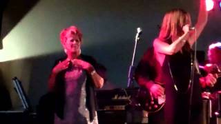 A TOUCHING MOMENT AS BONNIE BRAMLETT JOINS TWINKLE