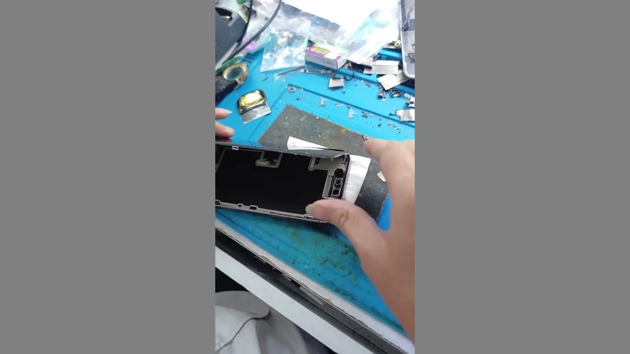 Video Thay màn hình iPhone 16 Pro Max