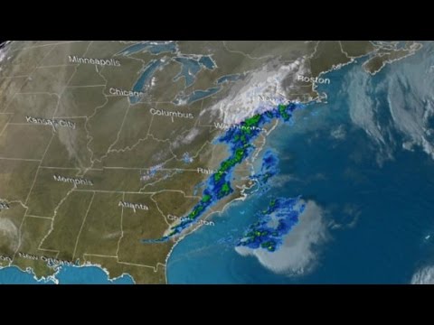 Heavy snow, winds pound Northeast, one killed in storm