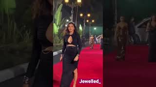 Download lagu Anushka Sharma looking much younger and hot on Red carpet🔥| Styling inspo #anushkasharma#blackdress mp3