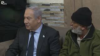 ראש הממשלה נתניהו בביקור תנחומים בביתו של הלוחם אחמד אבו לטיף ז"ל שנפל בעזה (עדכוני משרד ראש הממשלה) - התמונה מוצגת ישירות מתוך אתר האינטרנט יוטיוב. זכויות היוצרים בתמונה שייכות ליוצרה. קישור קרדיט למקור התוכן נמצא בתוך דף הסרטון