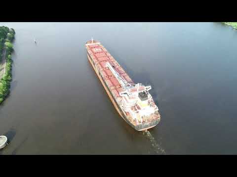 Phantom 4 pro v2.0 /cargo ship /short chase